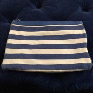 💐Blue and white clutch